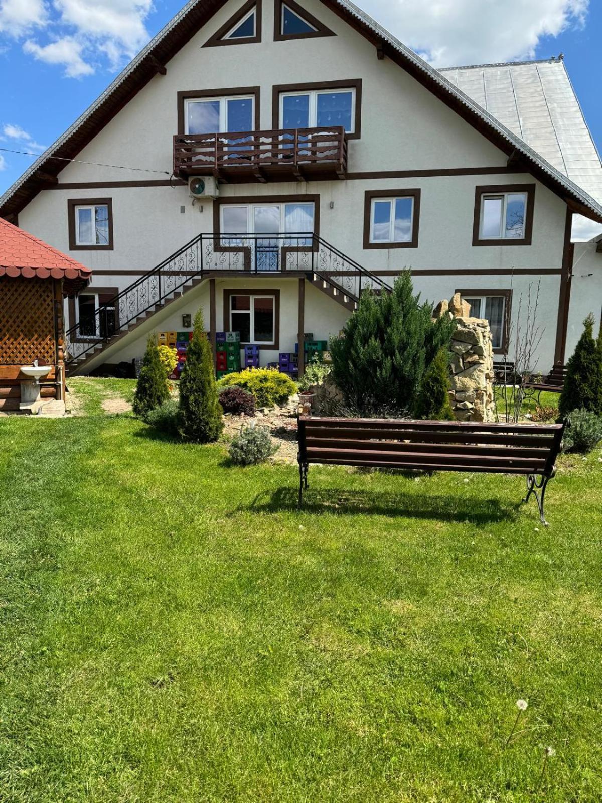 Vila Annemaryy Arbore Exteriör bild